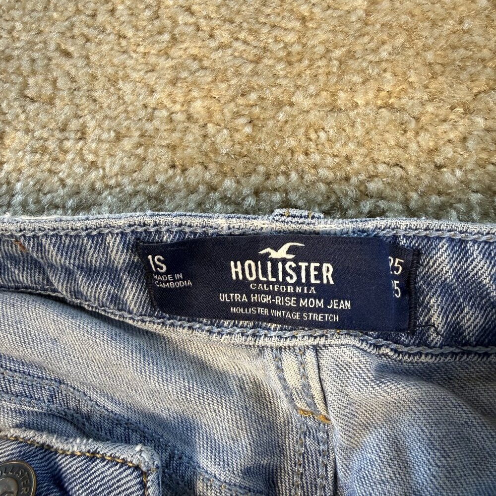 Hollister Womens Ultra High Rise Mom Jean Light Wash Distressed Size 1S F430 - Picture 4 of 16